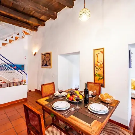 Будинок відпочинку Antica Torre With Garden In Carona - Happy