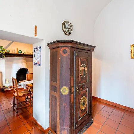 Antica Torre With Garden In Carona - Happy Лугано